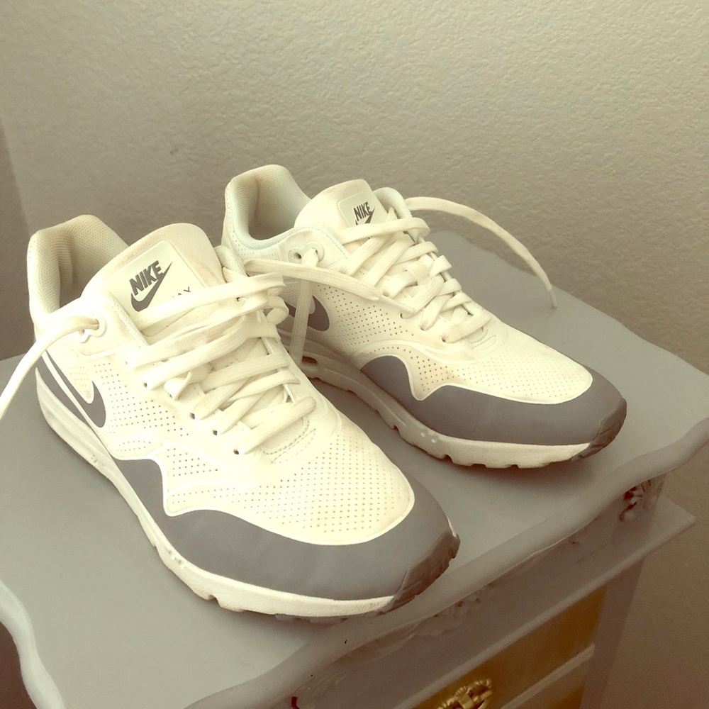 Nike Air Max shoes 8.5